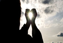 雷火电竞入口-内马尔点燃！圣殿狂欢夜诠释足球信仰