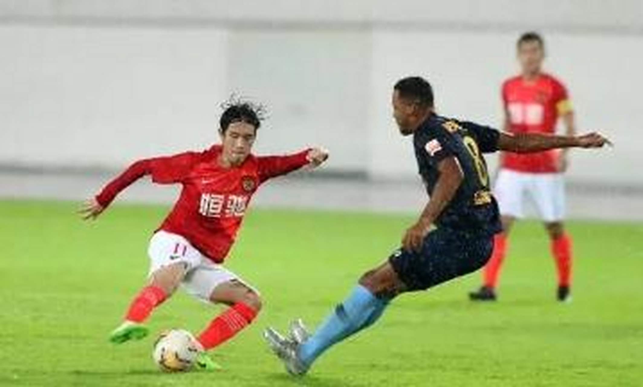 包含广州德比：恒大战平富力，悬念仍在的词条