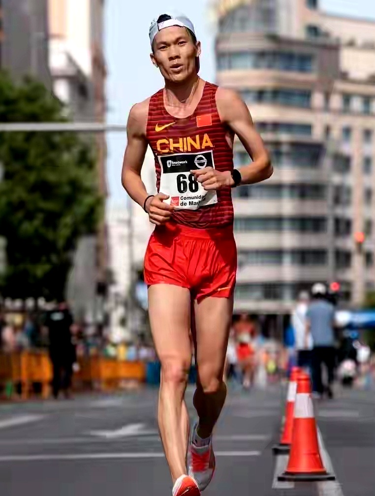 关于田径选手发挥出色,荣膺最佳MVP的信息 关于田径选手发挥出色,荣膺最佳MVP的信息