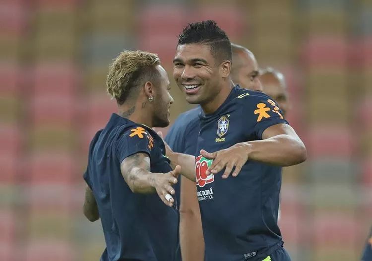 雷火电竞主播-马赛翻盘哥伦比亚，库尔图瓦带队取胜