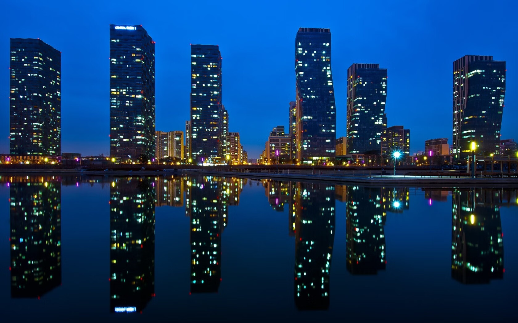 街道赛的篮球风云，奇才与公牛在F1焦点战中的鏖战