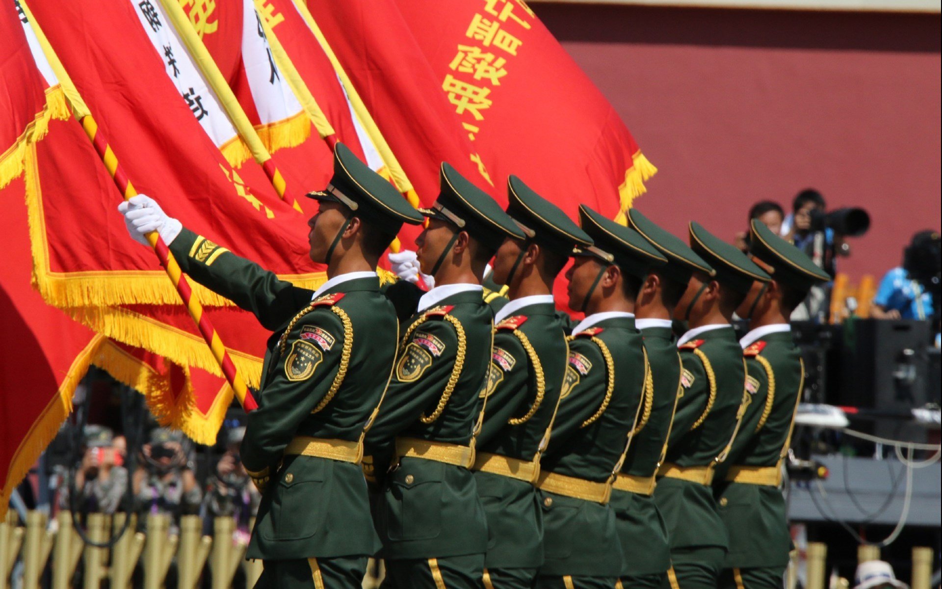 暗夜中的号角,霍勒迪奥运前夜的接管之战