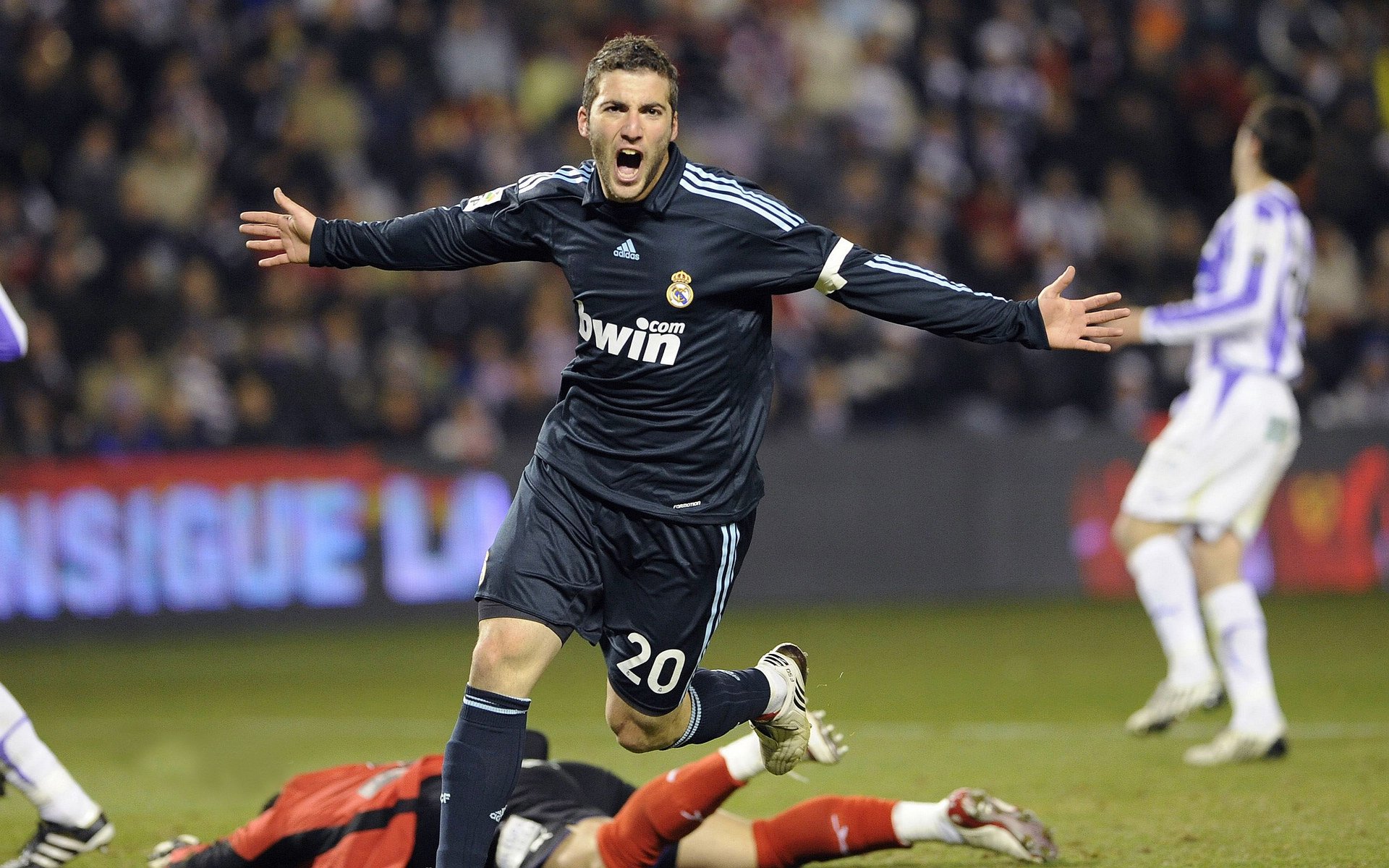 梦想与钢铁的对决,杰伦·格林如何击碎宏远王朝的壁垒