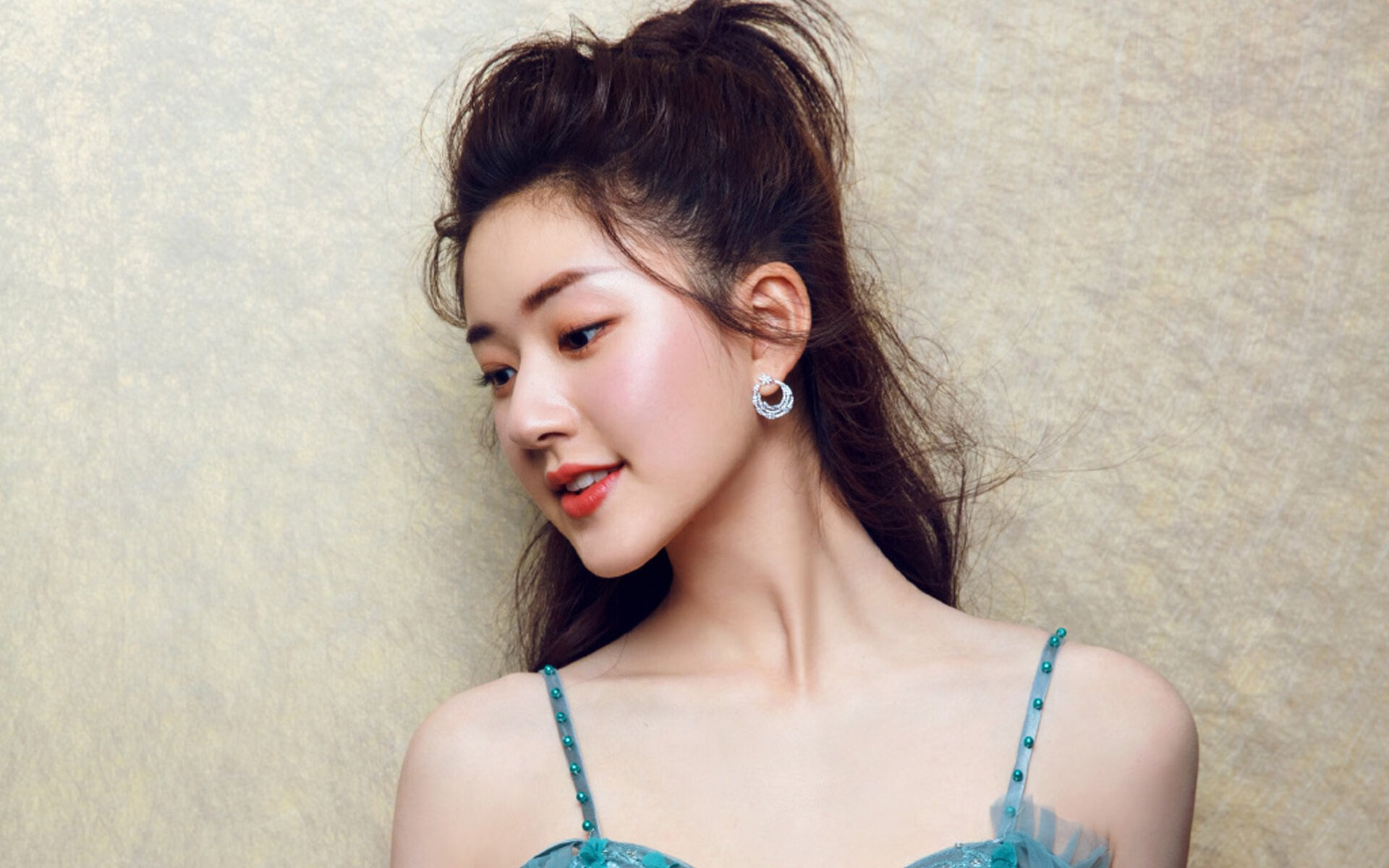 雷火电竞简介-战术囚笼与权力游戏，当丹麦冻结马赛，皮克在欧冠的棋盘上接管比赛