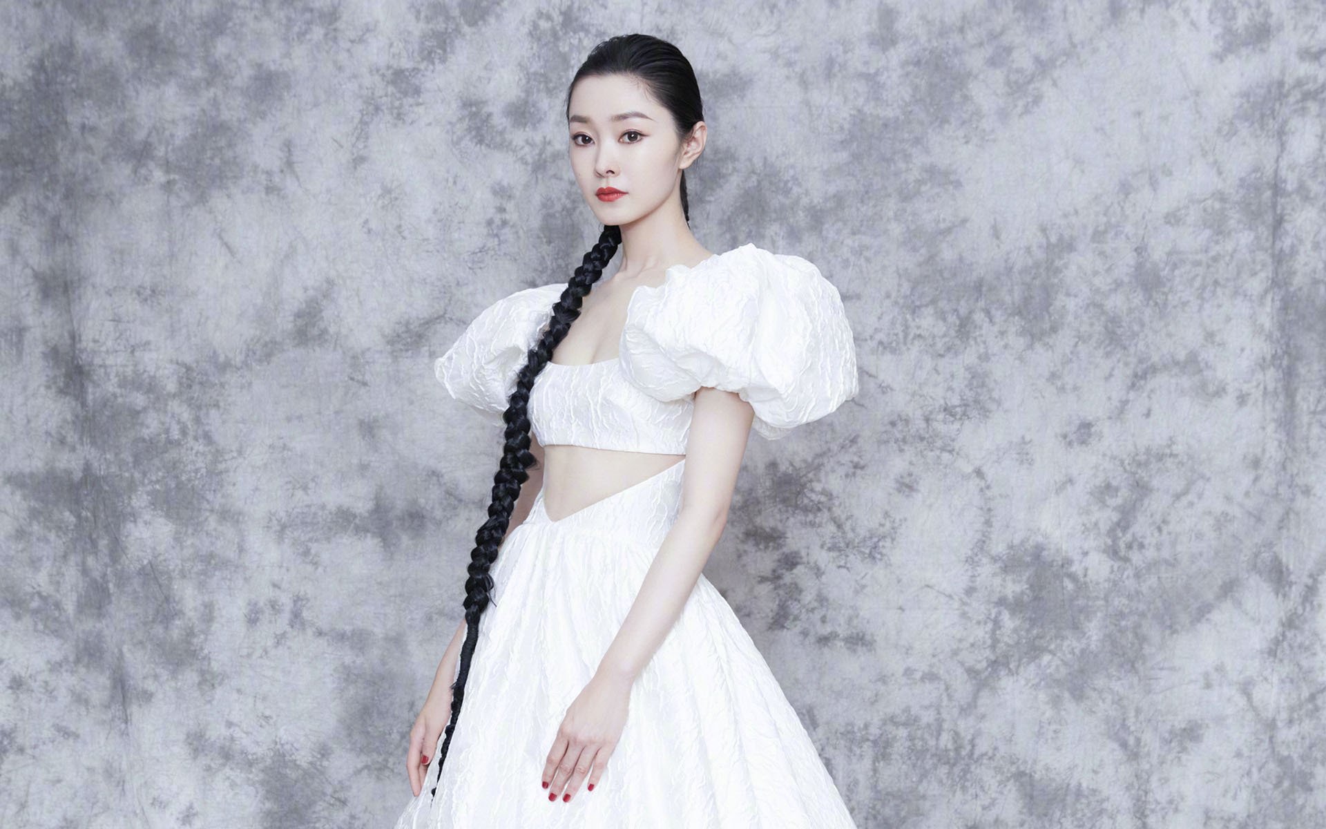 跨界竞技场，当山西队速胜独行侠，浓眉在F1新赛季揭幕战接管比赛