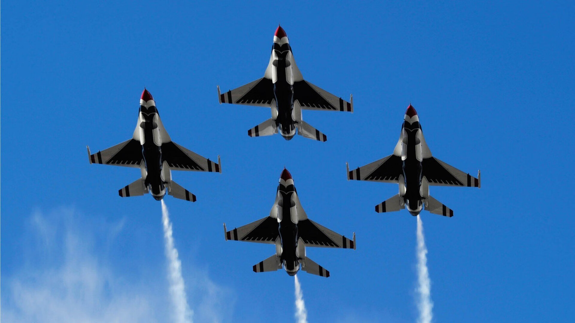 雷火电竞合作-如果东部有钢筋水泥的丛林，那么西部便有焚尽万物的烈日