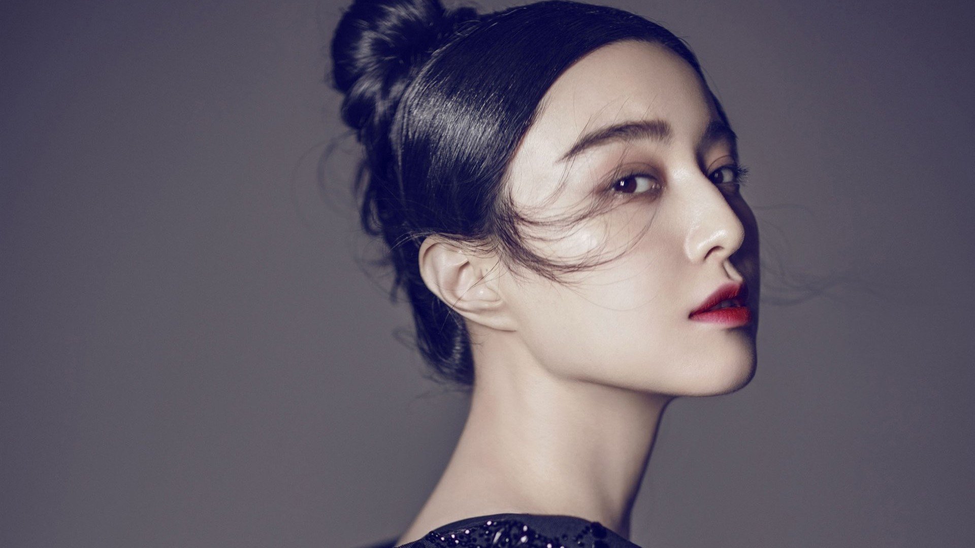 雷火电竞简介-奇迹小子驯服蓝狮！英格兰青春风暴打穿切尔西，巴萨金童加维化身关键先生