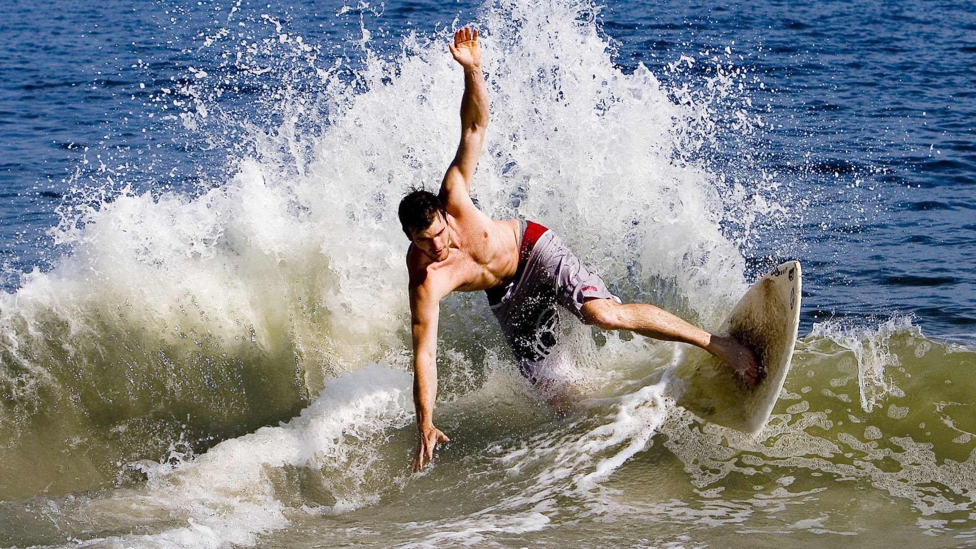 奇迹小子驯服蓝狮!英格兰青春风暴打穿切尔西,巴萨金童加维化身关键先生